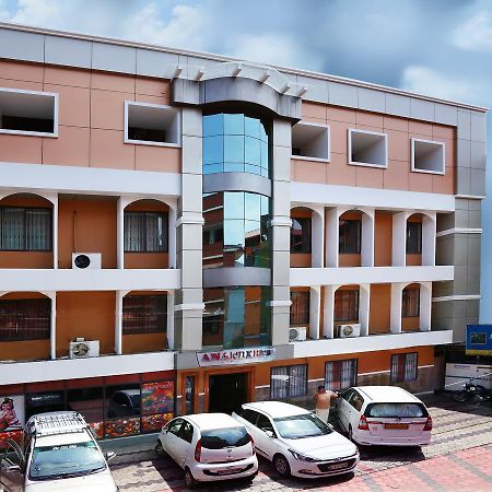 Anandkrishna Residency Hotell Guruvāyūr Exteriör bild