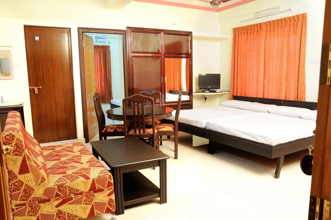 Anandkrishna Residency Hotell Guruvāyūr Exteriör bild