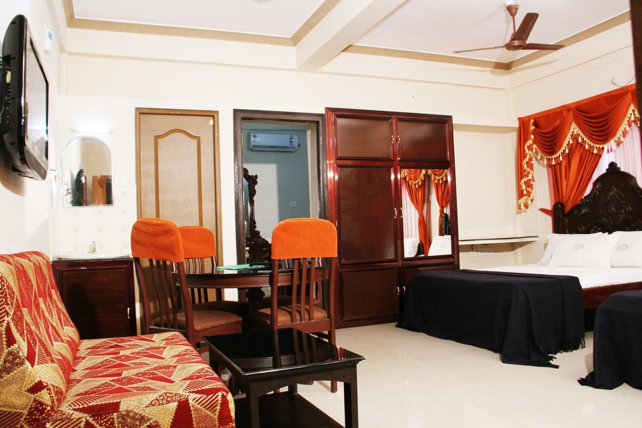 Anandkrishna Residency Hotell Guruvāyūr Exteriör bild