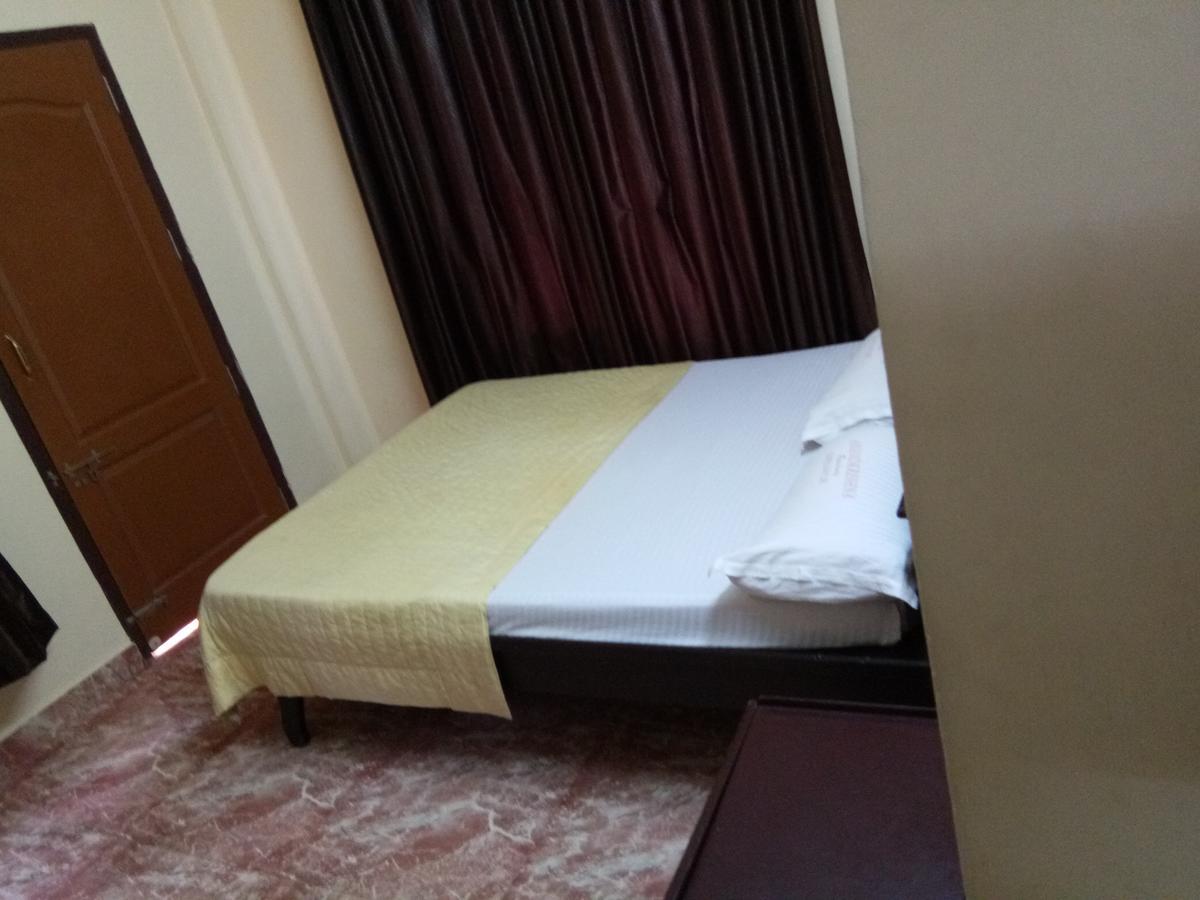 Anandkrishna Residency Hotell Guruvāyūr Exteriör bild