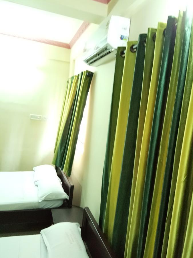 Anandkrishna Residency Hotell Guruvāyūr Exteriör bild